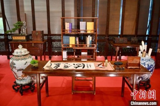 《香港珍藏大展》展出数百件香港收藏家藏品