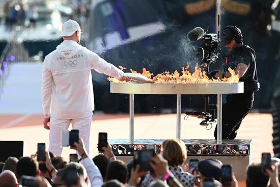 追光 | 奥运火种乘船登陆，法国如何把火炬传递“玩出花”？