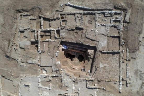 法媒：以色列南部沙漠发现千年“豪华<em>乡村庄园</em>”