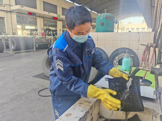 沪公交车空调检修清洁，12月1日起将开启暖空调