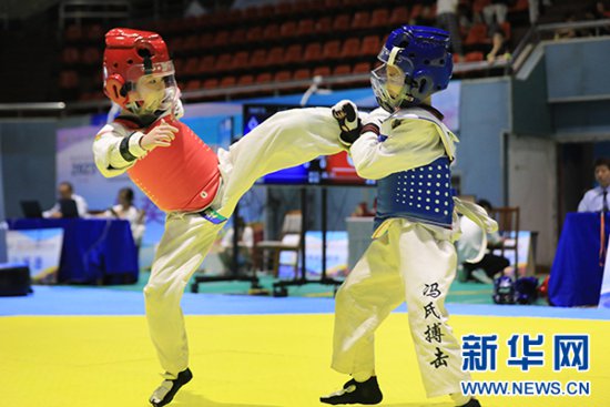 2023贵州省大众跆拳道锦标赛中小学生站在贵阳开赛-新华网