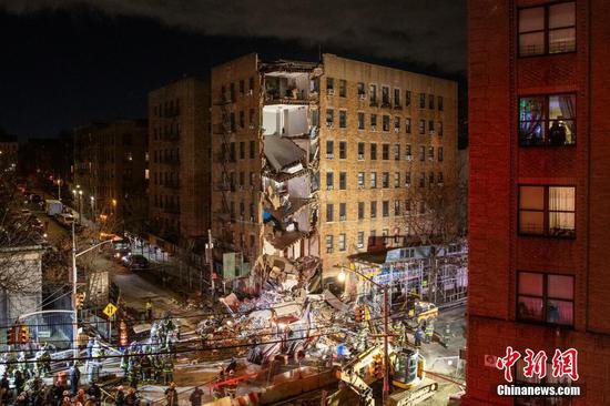 美国纽约<em>一栋</em>近百年房龄居民楼发生部分坍塌