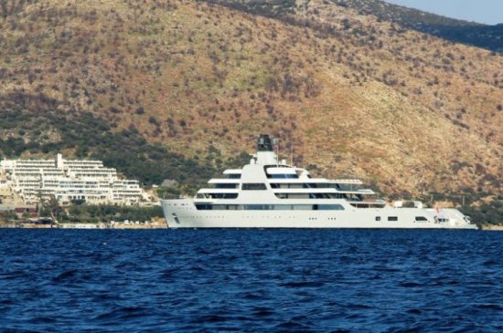 法媒：阿布的豪华游艇已停靠至土耳其，上周刚<em>从</em>巴塞罗那移到...