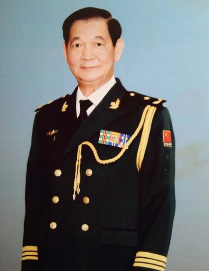 他曾是武警部队政治部副主任，53岁升少将，父亲官至开国少将