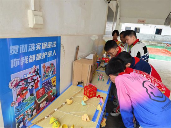赣县区吉埠中心小学开展“圾”时分类·绿色“童”行活动
