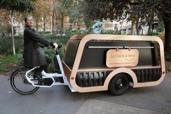巴黎一位<em>送葬人</em>推出“自行车灵车”，外媒：“绿色”丧葬