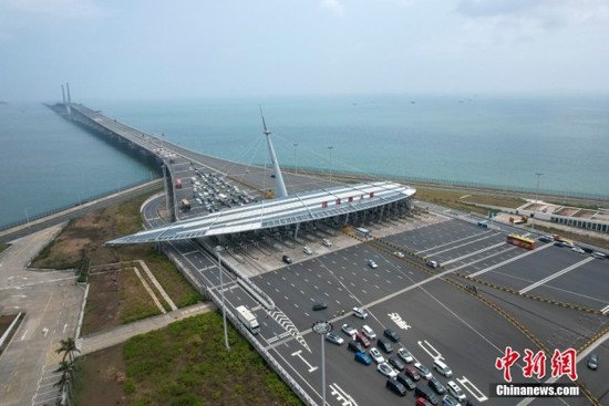 <em>港</em>珠澳大桥出入境车辆突破1000万辆次