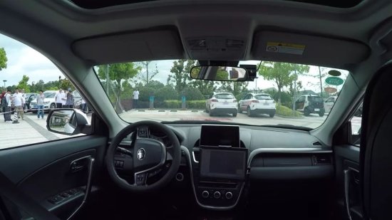 奔腾X80智能驾驶首秀，距无人驾驶时代仅一步之遥