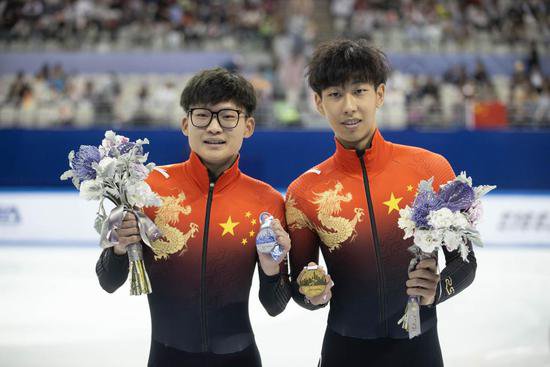 中国队包揽上海超级杯短道速滑男、女500米金牌