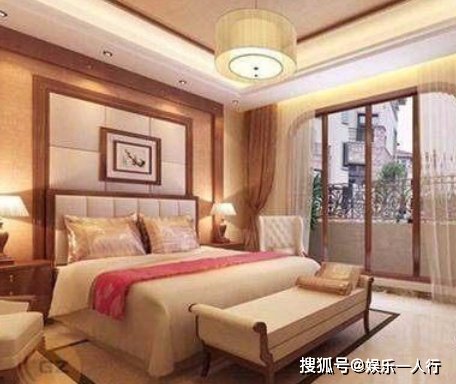 李宇春晒出自己家豪宅，<em>装修</em>像中老年人风格，喜欢用红木家具