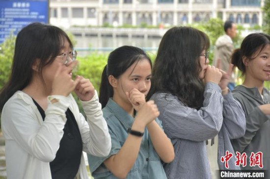 探访南昌八一公园手语角：公益教学促进聋健交流