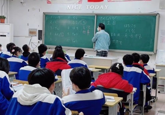 看了高中生的日语<em>作文</em>，感觉日语好简单，120分都在招手了
