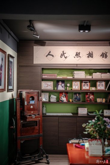 顺昌路旧改之后，这间82年历史的上海老牌照相馆在蒙自路安了新...