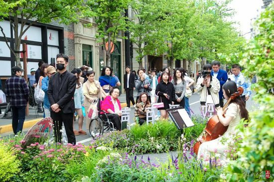 爱与音乐洋溢历史街区<em> 上海</em>张园举办母亲节主题活动