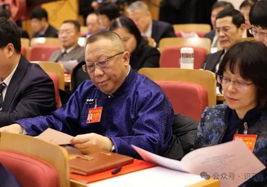 北京市政协十四届二次会议开幕 魏小东作工作报告
