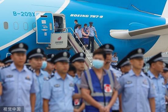 179名电诈犯罪嫌疑人从老挝被押解回中国