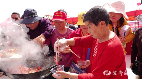 陆城尾笔村举办第三届稻虾美食文化节