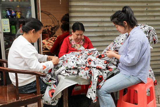 贵州天柱：小小制衣厂“织”出群众增收路