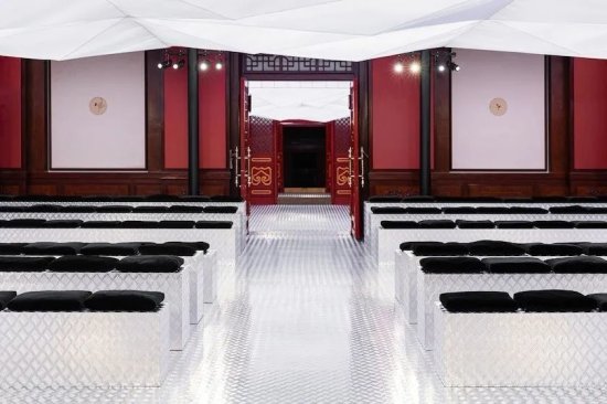 Prada 在北京顺利完成今年以来首场<em>奢侈品牌</em>中国<em>线</em>下大秀