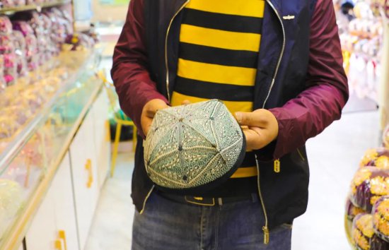 喀什古城五代<em>帽子店</em>：做好传承和创新