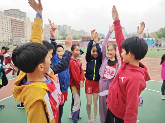 北京市西城区举办2024<em>中小学</em>田径运动会，参赛人数创新高