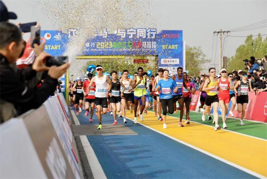 逐梦江心洲、奔跑向未来！2023南京江岛半程马拉松开跑