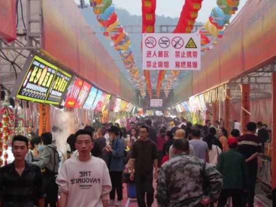 2023中国河口海鲜季·国际“米轨”音乐节暨商贸交易会开幕啦！