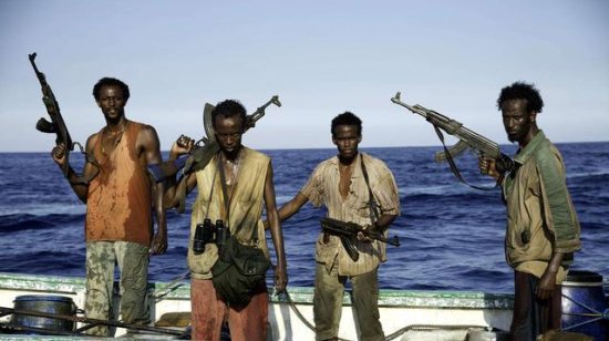 中国商船曾遭索马里海盗拦截，却因<em>没有穿鞋</em>，被迫选择撤离？