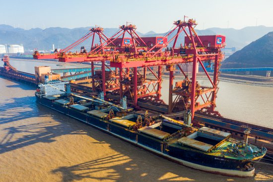 13.24亿吨 宁波<em>舟山</em>港2023年货物吞吐量继续领跑全球