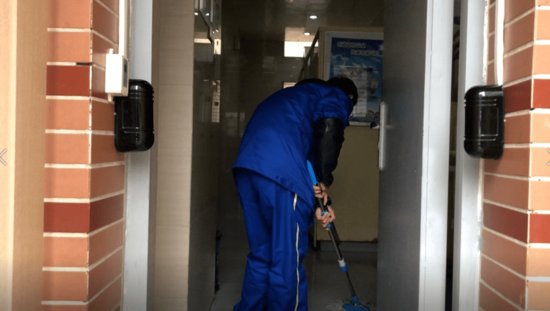 被69<em>个</em>上海市民联名表扬，这位公厕保洁员用三年辛勤换来<em>好</em>口碑