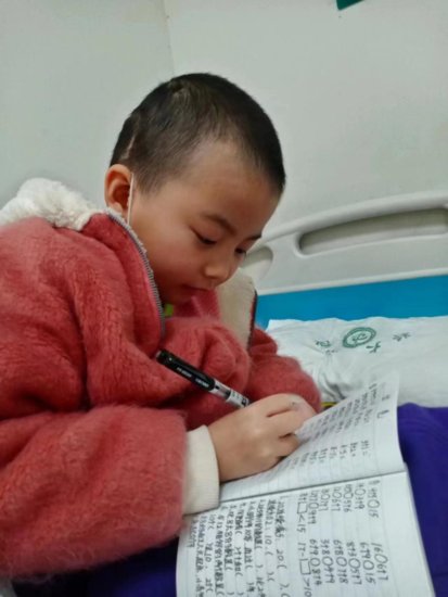 郑州捐献器官小女孩的最后一张画：流泪表情包和“再见”