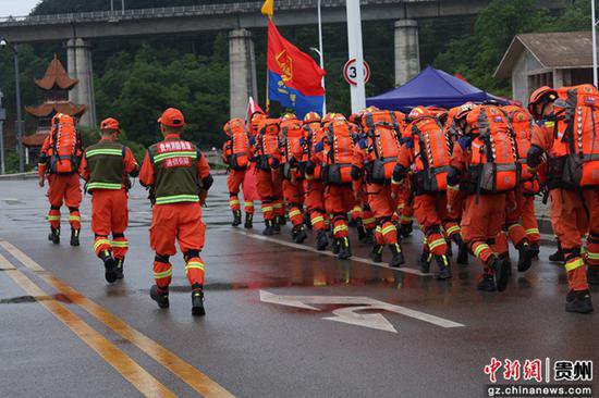 贵安消防出征贵州全省跨区域地震救援实战拉动演练