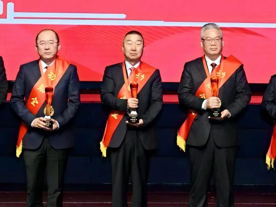 超威集团获浙江省长兴县2023年度功勋企业