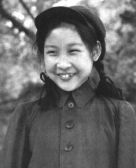毛泽东女儿在苏联：刚上幼儿园没几天，就被外国小孩<em>用</em>刀划一...