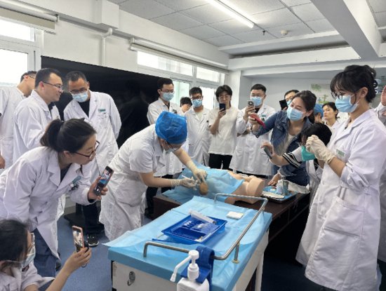 济南医院进行胸腔穿刺术专项技能培训