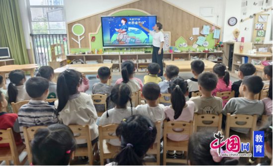 宜宾江安淯江幼儿园师生一起“趣”阅读