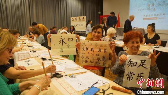 柏林中国文化中心举办“兰亭·雅集”中国书法体验活动