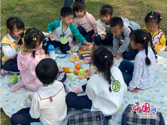 宜宾江安淯江幼儿园将课堂搬到自然