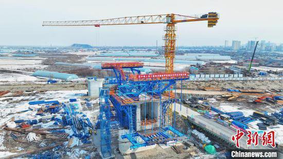 <em>中国在建</em>最北高铁复工 年内完成铁伊段站前铺轨工程