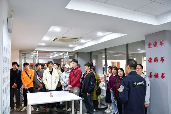 【一线传真】大学生探班警营生活 感受上海铁路公安别样“警”彩
