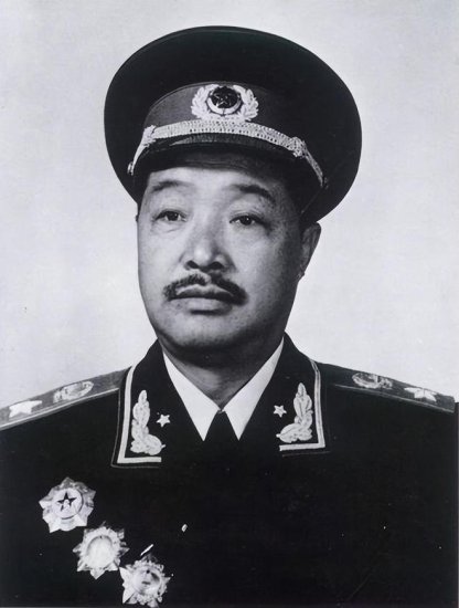 1955年毛主席审阅<em>元帅名单</em>，看到贺龙名字时，为何说他是个好...