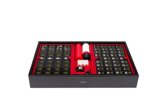以中国传统娱乐为蓝本 Prada推出售价近三万的麻将