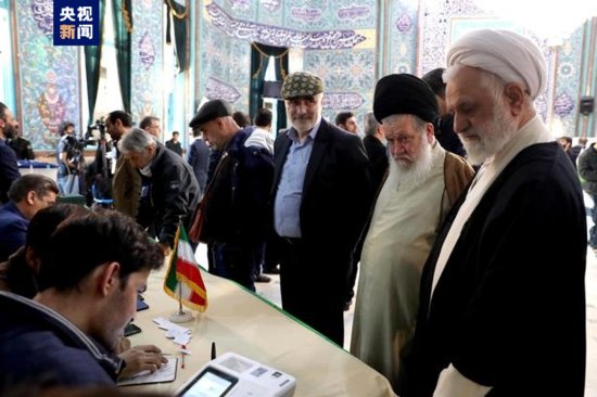 伊朗举行议会选举第二轮投票