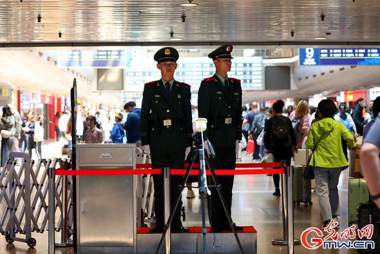 五一假期，<em>北京</em>武警坚守战位守护旅客平安出行