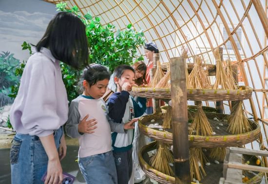 苏州：儿童参观农耕自然博物馆