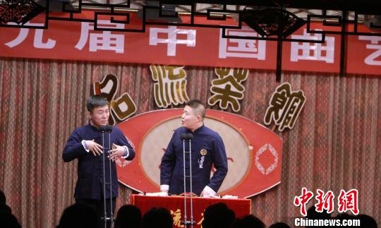 第九届中国曲艺节：天津传统“茶馆相声”火爆