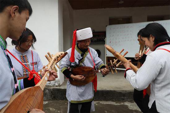 迪妹夺对傈僳族传统文化的坚守