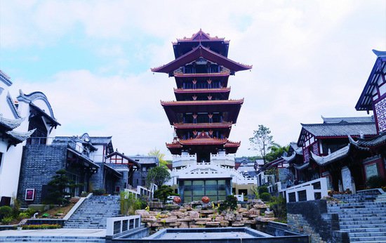 贵州龙里：着力打造世界级旅游目的地游客<em>集散中心</em>