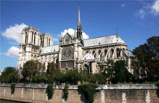巴黎圣母院修复后将配备全新防火配置：首次引入汽化系统
