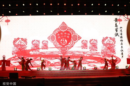 <em>中国民间</em>艺术节在青岛开幕